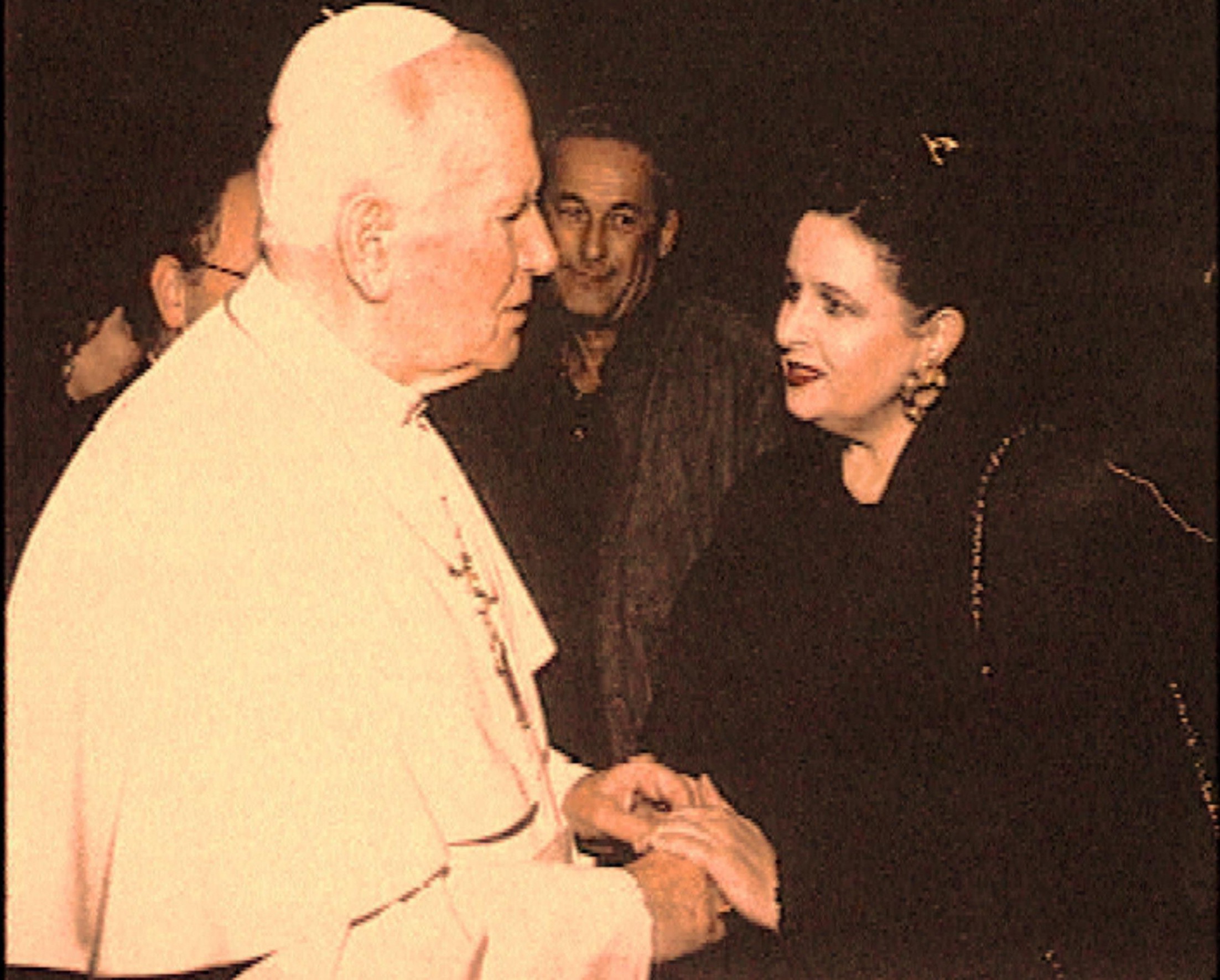După ce a fost desemnată să-l întâmpine, la Teatrul alla Scala, pe Sfântul Părinte Ioan Paul II la prima vizită a unui papă la Milano după sute de ani, reîntâlnire emoţionantă la Roma cu prilejul Primului Concert de Crăciun în Vatican
