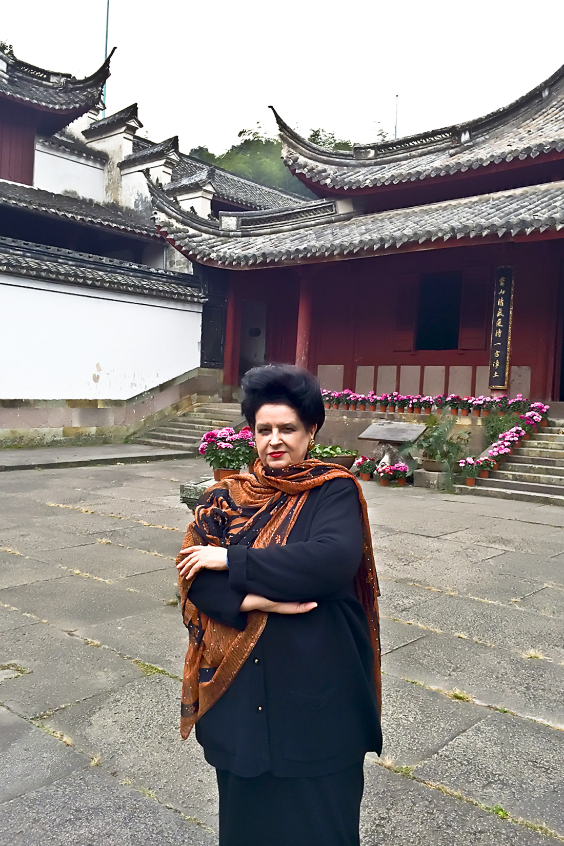 Ningbo: în incinta celei mai vechi biblioteci din China, cu un teatru dedicat muzicii şi cu numeroase pavilioane consacrate lecturii şi meditaţiei