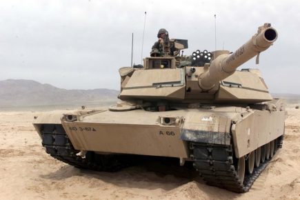 LAND_M1A2_Abrams_Down_the_Barrel_lg