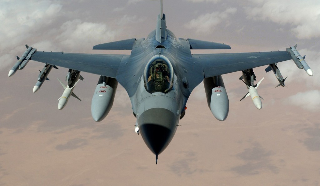 NATO ne obligă să achiziţionăm avioane multirol. F-16 este dorit de Băsescu