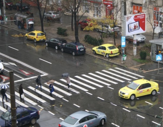 umbrela-taxistrada-ploaie-1-Jean-Mihai-PALSU-550x431