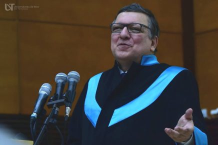 Aflat de curand intr-o scurta vizita in Romania, Barroso a primit titlul de Doctor Honoris Causa din partea Universitatii de Vest din Timisoara