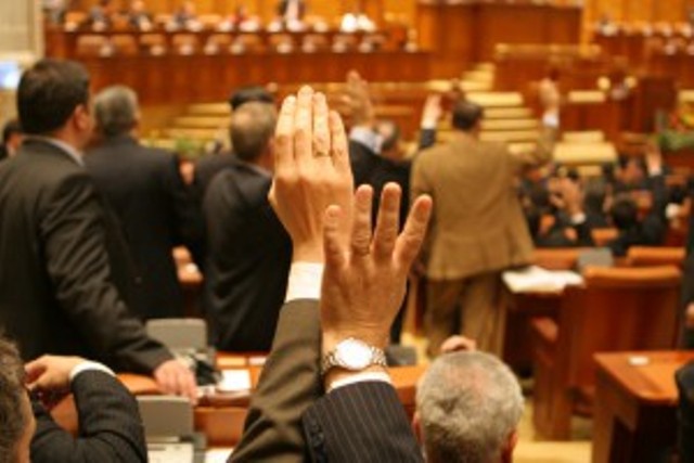 parlament-vot-deputati-senat mare