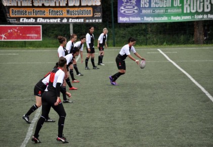 Sportiva de la U. Cluj este cunoscuta pentru excelentul joc de picior (sursa foto patricepodina.wordpress.com)