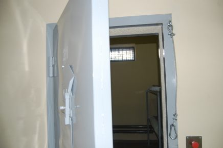 Judecatorii moldoveni au fost incarcerati in celule de cate patru persoane in Izolatorul CNA