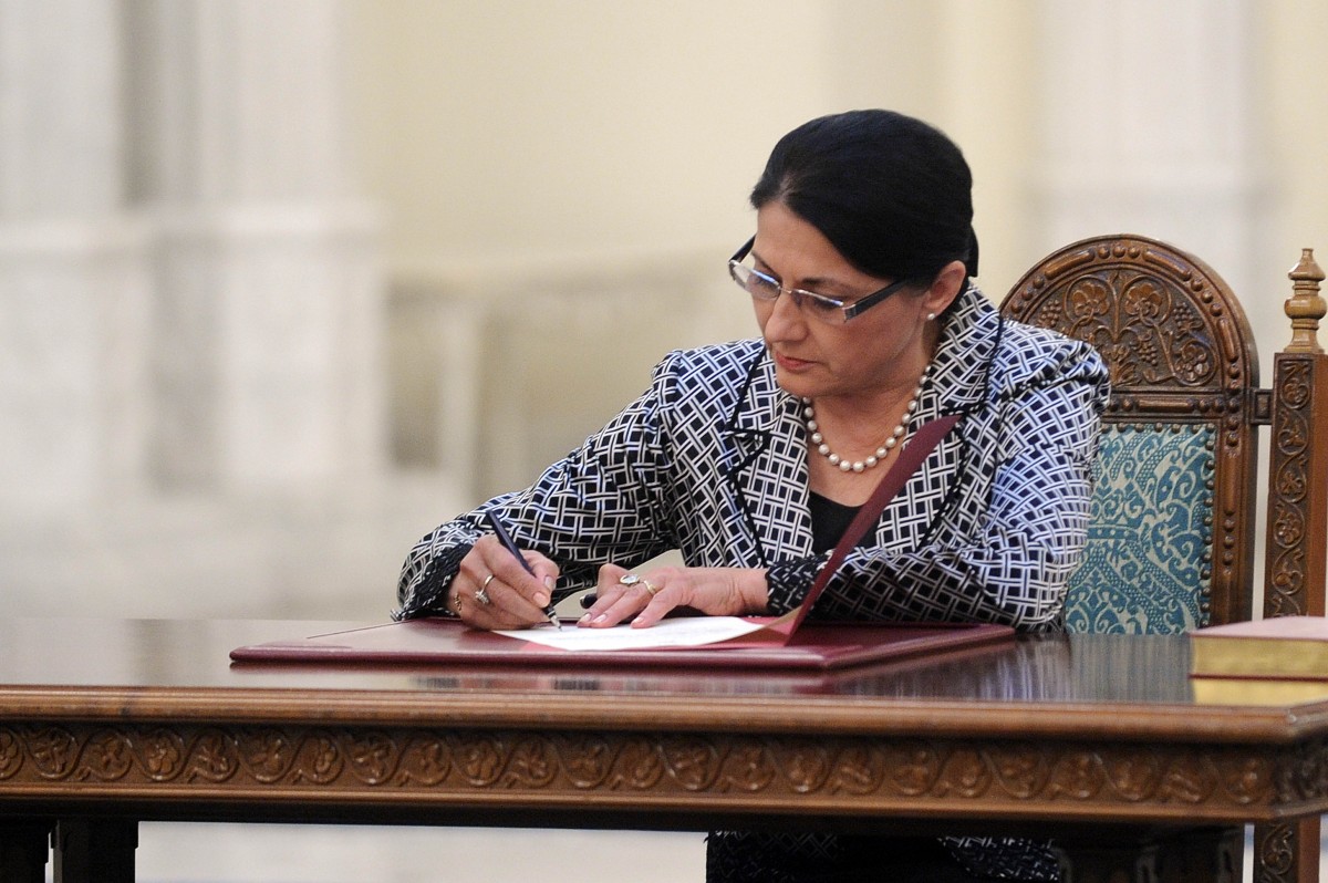 Ecaterina Andronescu, la depunerea jurământului de ministru al Educației (pentru al 3-lea mandat) în Guvernul Ponta (2 iulie 2012)