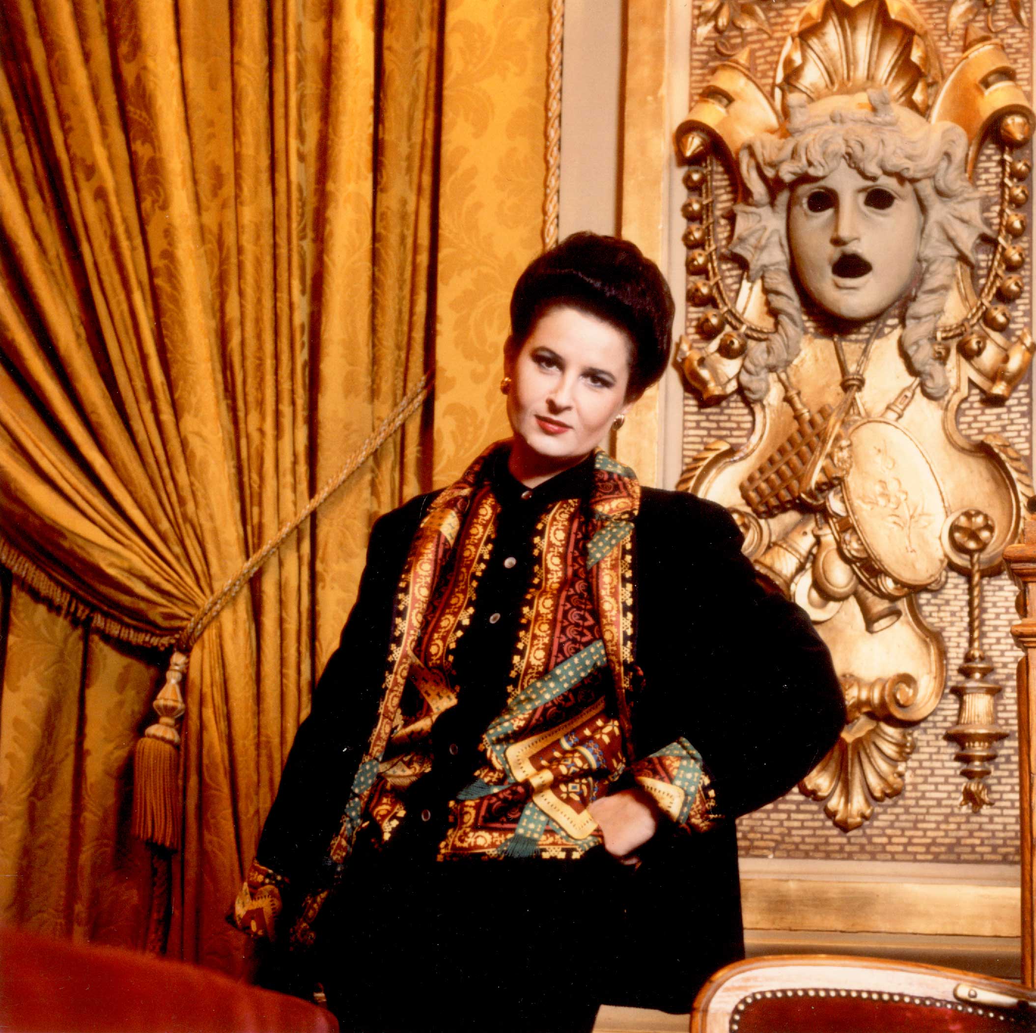 Mariana Nicolesco în splendida ambianță de la Opéra de Montecarlo, unde triumfă în rolul Reginei Elisabeta I din Roberto Devereux de Donizetti